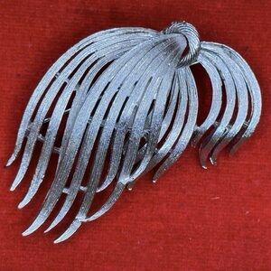 Vintage LISNER Silver Tone Leaf Spray Brooch Textured Mid Century Modern Pin